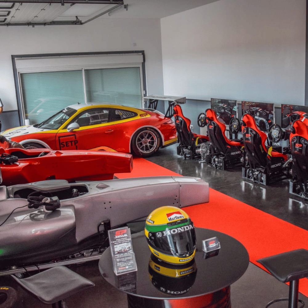 Accueil briefing pour le séminaire sur circuit de SimPulse et GBSport.
