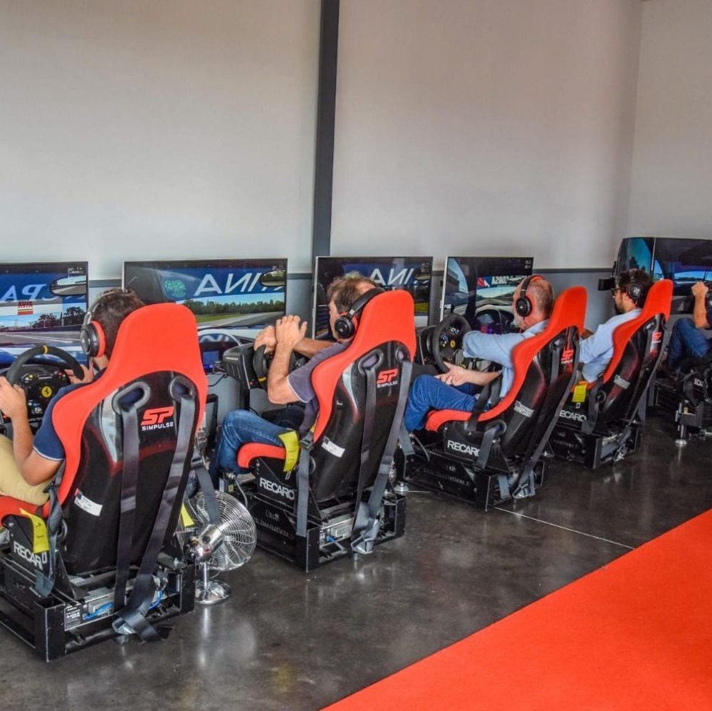 Affrontement de simulateurs en team building.